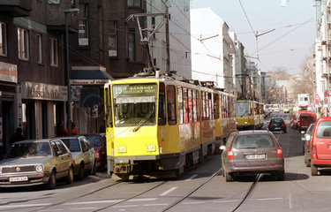 Strassenbahn  Tram und Autos