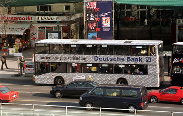 BVG Bus Linie 100 mit Deutsche Bank Werbung