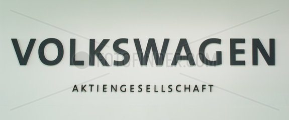 Wolfsburg  Deutschland  Schriftzug der Volkswagen Aktiengesellschaft