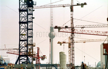 Baustelle  Kraene  Fernsehturm