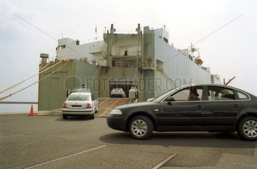 Emden  VW-Neuwagen (Passat) werden verschifft
