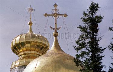 Istra  goldene Kreuze und Kuppeln von Kirchen
