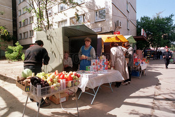 Lebensmittelstaende auf einer Moskauer Strasse