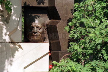 Moskau  Grabstaette von Nikita Sergejewitsch Chruschtschow