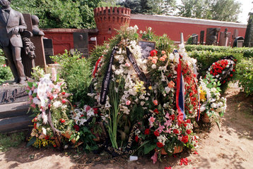 Moskau  Grabstaette von Alfred Schnittke  Friedhof des Neujungfrauenklosters