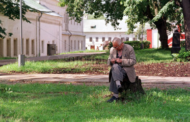 Moskau  alter Mann im Neujungfrauenkloster
