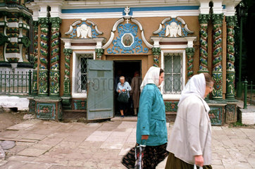 Alte Frauen in einem Kloster
