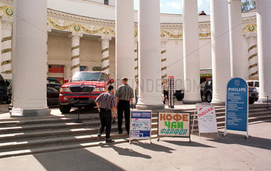 Moskau  Autohandel  Gesamtrussisches Ausstellungszentrum