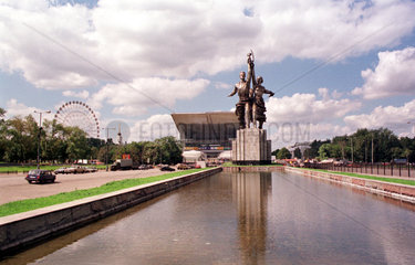 Moskau  Denkmal Arbeiter und Kolchosbaeuerin von Vera Muchina