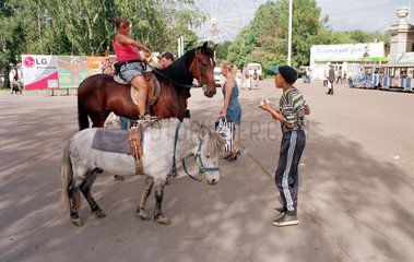 Moskau  Pferde als Touristenattraktion