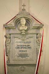 Warschau  Polen  das Epitaph von Frederic Chopin in der Heiligkreuzkirche  in der sein Herz begraben liegt