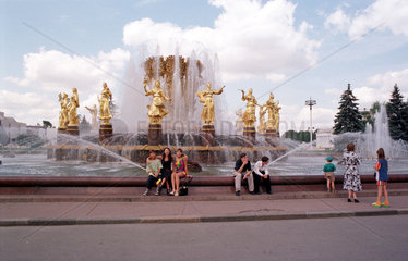 Moskau  Fontaene -Voelkerfreundschaft-  Gesamtrussischen Ausstellungszentrum