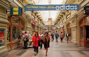 Moskau  Kaufhaus -GUM-  Werbebanner adidas