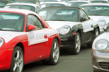 Emden  Porsche-Neuwagen warten auf die Verschiffung