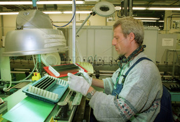 Berlin  Produktion der neuen Gillette MACH3Turbo Rasierklingen