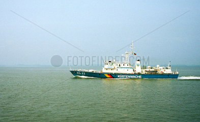 Ein Schiff des Bundesgrenzschutzes auf Patrouillenfahrt auf der Nordsee