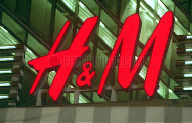 Logo der Bekleidungsfirma Hennes und Mauritz