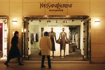 Berlin  Geschaeft der Luxusmarke Yves Saint Laurent am Kurfuerstendamm