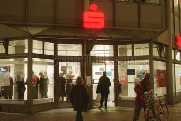 Berlin  Eingang einer Zweigstelle der Berliner Sparkasse
