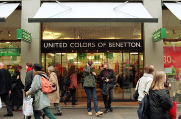 Eingang von United colours of benetton in der Zuericher Bahnhofstrasse  Schweiz