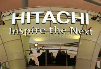 CeBIT 2001  Logo des Unterhaltungselektronikherstellers Hitachi  Hannover  Deutschland