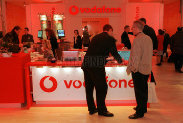 Stand des Telekommunikationsanbieters Vodafone Airtouch auf der CeBIT 2001  Hannover  Deutschland