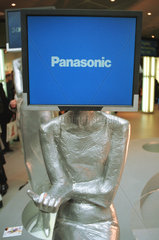 CeBIT 2001  Fernseherinstallation des Unterhaltungselektronikherstellers Panasonic  Hannover  Deutschland