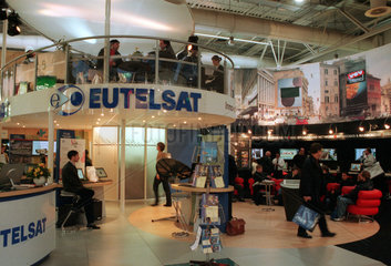 CeBIT 2001  Messestand der Firma Eutelsat  Hannover  Deutschland