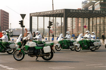Berlin  Staatsbesuch  Motorradeskorte der Polizei