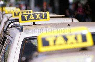 Blick auf einen Taxistand in Berlin  Deutschland
