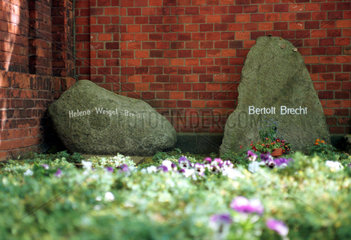 Grab von Bertolt Brecht und seiner Frau Helene Weigel-Brecht  Berlin  Deutschland