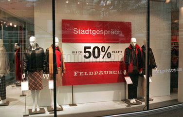 Schaufenster mit Rabattangebot der Firma Feldpausch in der Zuericher Bahnhofstrasse  Schweiz