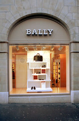 Schaufenster eines Geschaeftes des Labels Bally  Basel  Schweiz