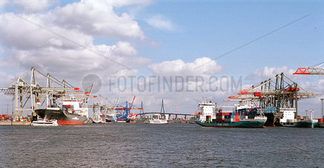 Deutschland  Schiffe im Hamburger Hafen