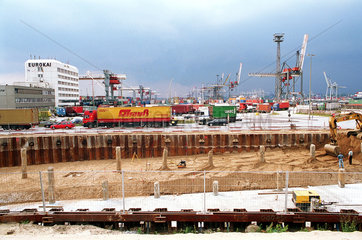 Hamburg  Deutschland  Baustelle des Elbtunnels vor dem Containerterminal