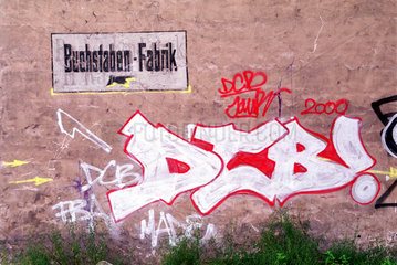 Berlin  Deutschland  alter Schriftzug -Buchstabenfabrik-  darunter Graffiti