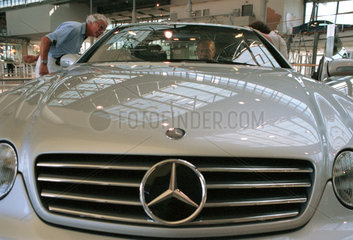 Berlin  Deutschland  Autoausstellung in der Mercedes-Benz Niederlassung