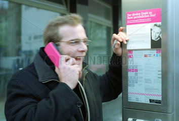Berlin  oeffentliche Telefonzelle der Deutschen Telekom AG