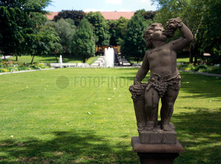 Berlin  Autumnus-Statue im Neukoellner Koernerpark