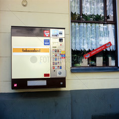 Zigarettenautomat mit Zahlungsmoeglichkeit per EC-Karte