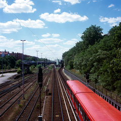 Blick auf die Ringbahn und den S-Bahnhof Hermannstrasse