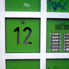 Berlin  Hausnummer 12 und Klingelschilder