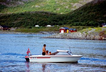 Tonnes  Norwegen  ein Motorboot