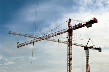 Baukraene auf einer Baustelle am Potsdamer Platz  Berlin  Deutschland