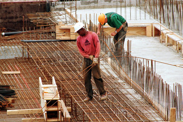 Bauarbeiter auf einer Baustelle am Potsdamer Platz  Berlin  Deutschland