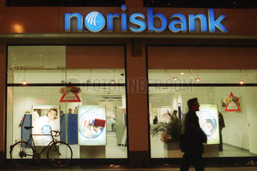 Berlin  Filiale der Norisbank am Abend