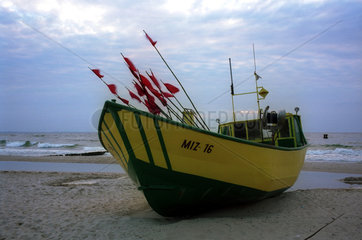 Miedzyzdroje  am Ostseestrand liegendes Fischerboot