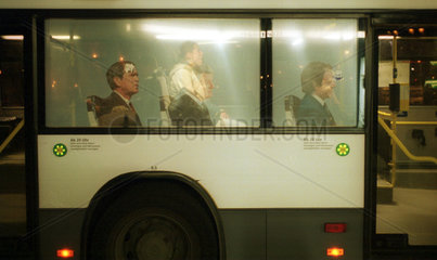 Humorvolle Werbung an einem Berliner Bus