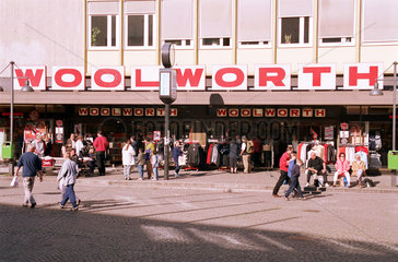 Berlin  Deutschland  Geschaeft der Kaufhauskette -Woolworth- in Spandau