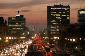 Berlin  Deutschland  Verkehrsstau in der Strasse des 17. Juni